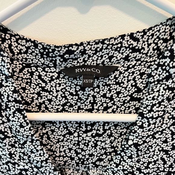 Black and white floral blouse tunic - Picture 3 of 3